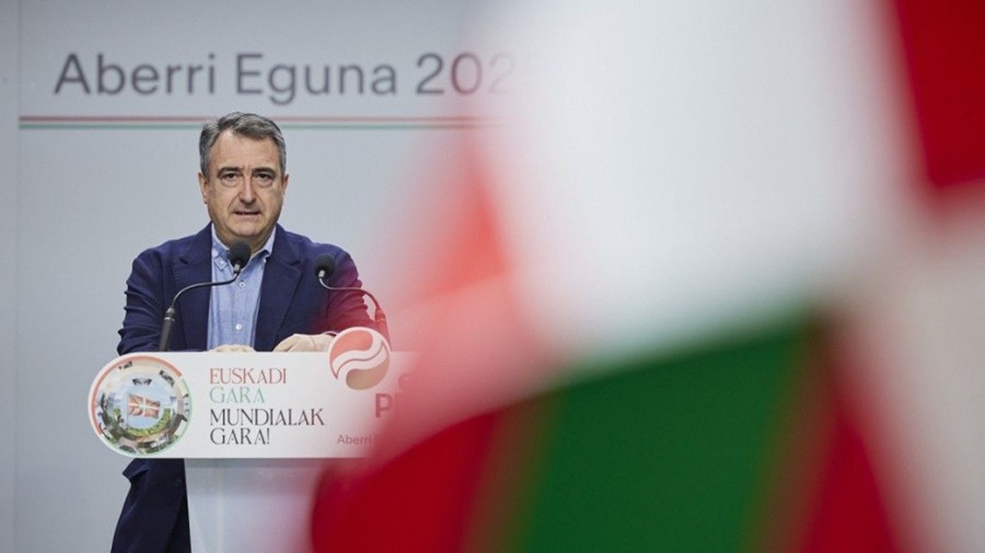 Aitor Esteban: “EAJ-PNVk ez du presioen arabera jardungo; erabakiak hartuko ditugu herritarrek eta gure hautesleek eskatuko digutenarekin ados, gure kode etikoa betez”  