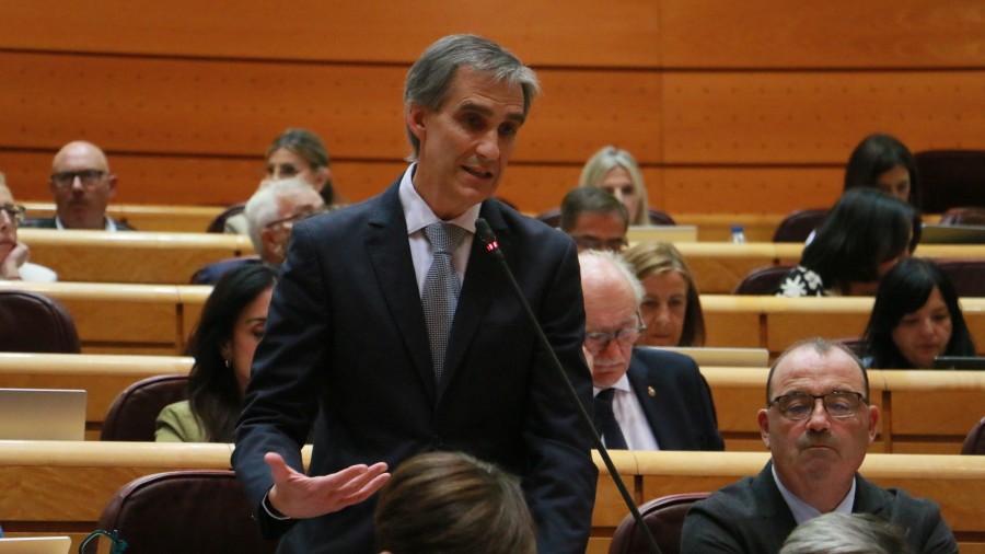 Igotz Lópezek Garraio ministroaren konpromisoa lortu du Loiuko aireportuan hegaldiak 24 ordura ez luzatzeko