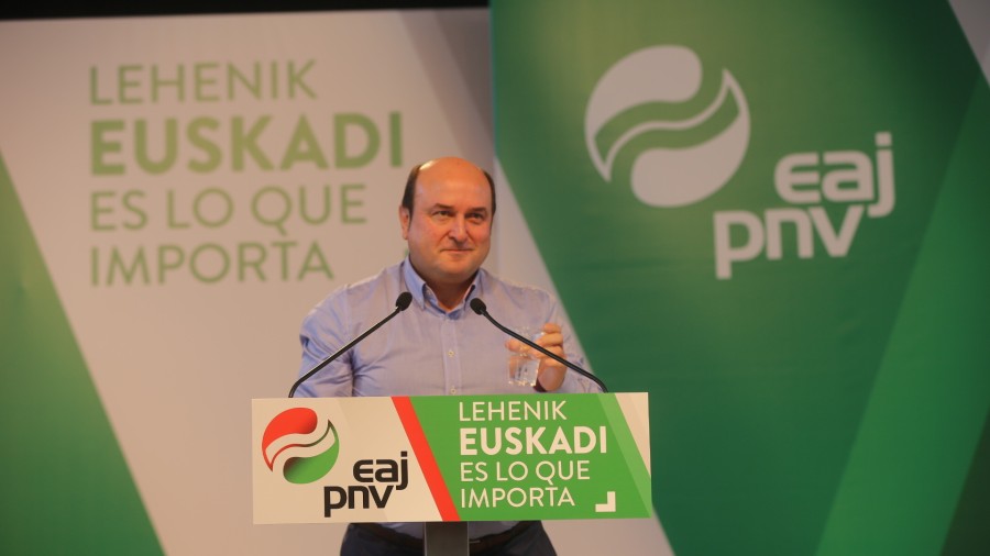 Andoni Ortuzar: “Madrilera joan behar bada, Madrilera. Eta munduaren beste puntara joan behar bada, hara!”